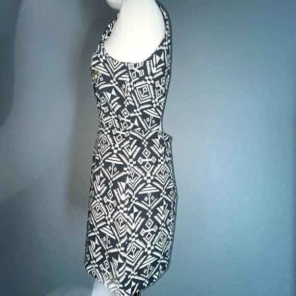 ASTR Tribal Southwestern Tapestry Embroidered Open Back Mini Dress - EUC -Size M - Picture 4 of 9